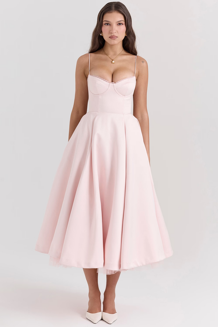 Elegant Royale Dress – Flattering Silhouette & Timeless Charm