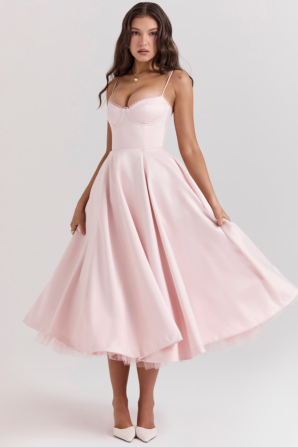 Elegant Royale Dress – Flattering Silhouette & Timeless Charm