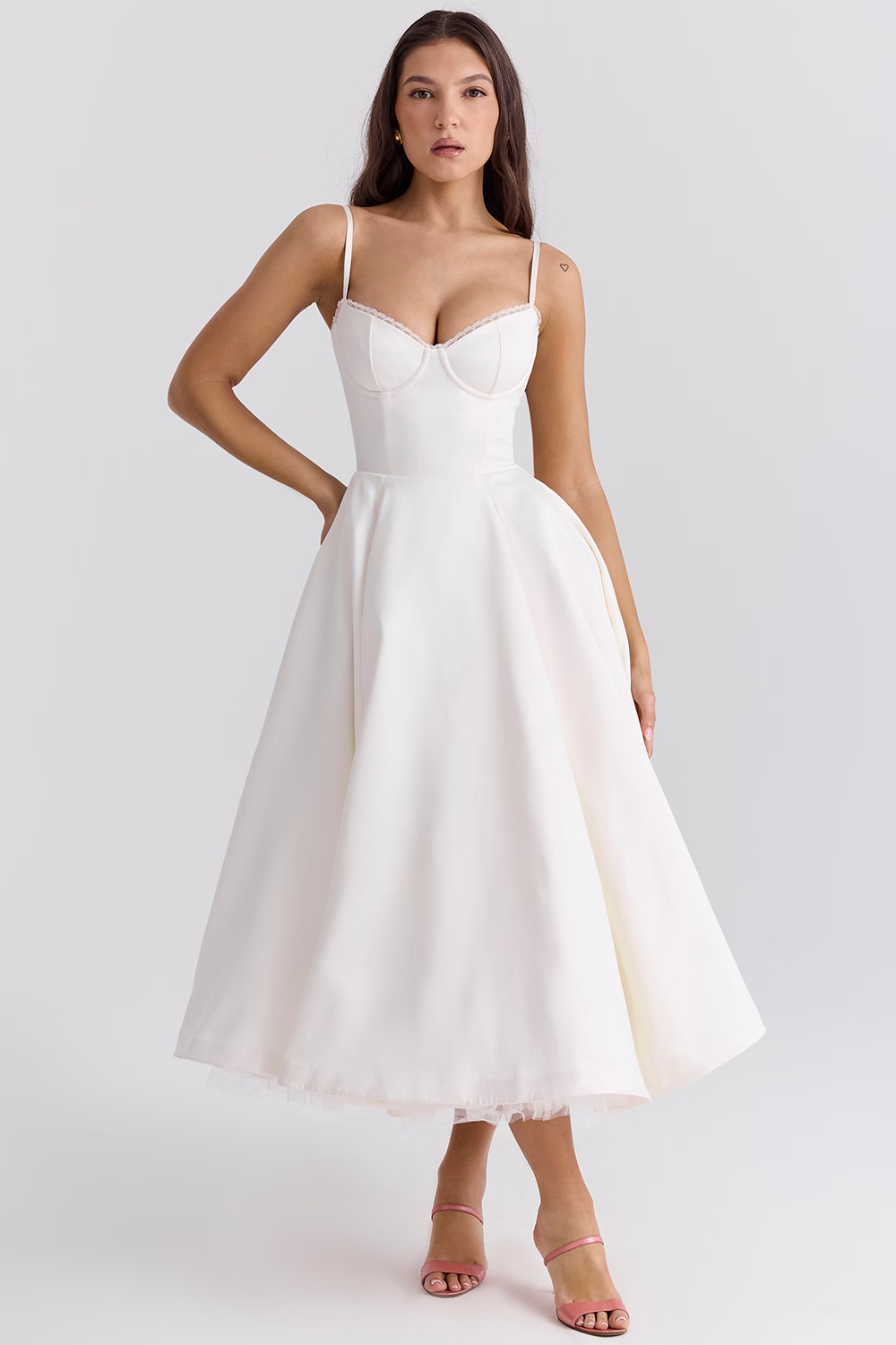 Elegant Royale Dress – Flattering Silhouette & Timeless Charm