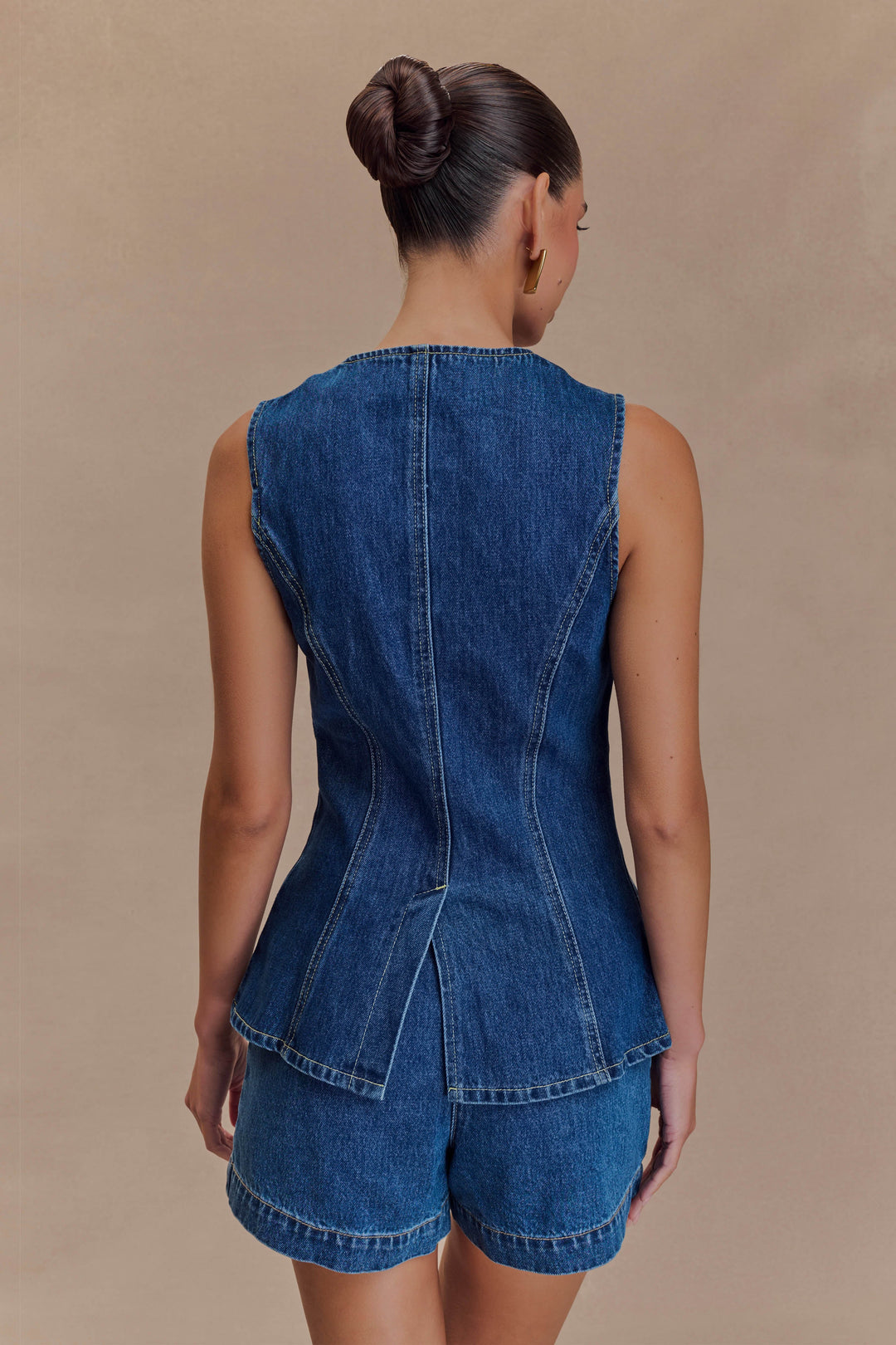 Denim Two-Piece Outfit with Sleeveless Top & High-Waisted Shorts