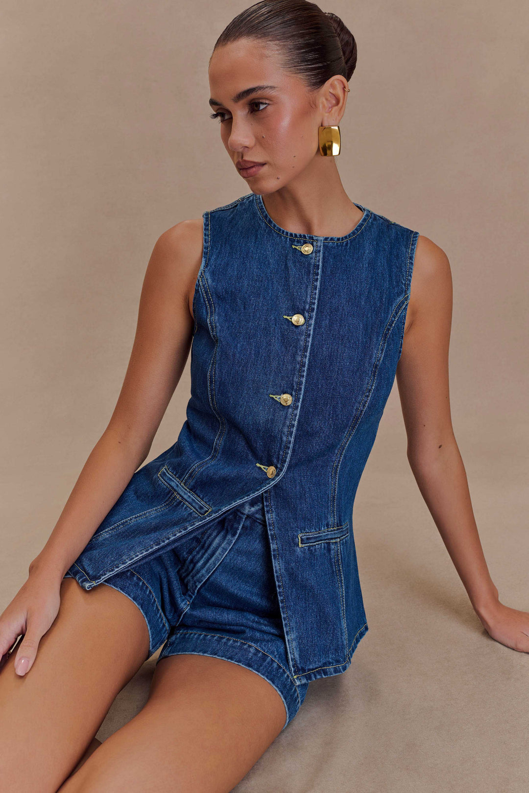 Denim Two-Piece Outfit with Sleeveless Top & High-Waisted Shorts