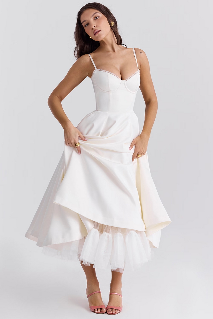 Elegant Royale Dress – Flattering Silhouette & Timeless Charm