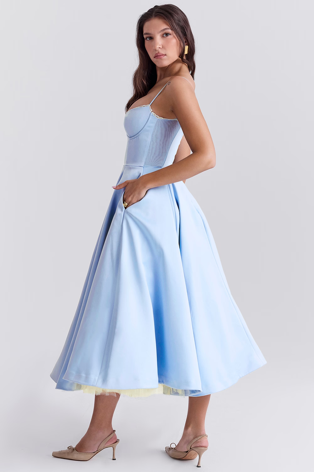 Elegant Royale Dress – Flattering Silhouette & Timeless Charm