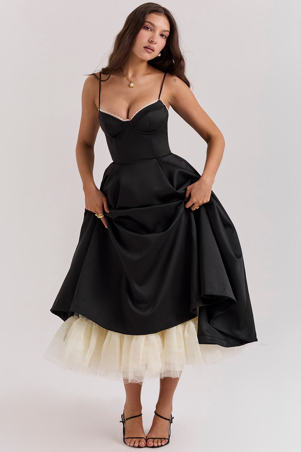 Elegant Royale Dress – Flattering Silhouette & Timeless Charm