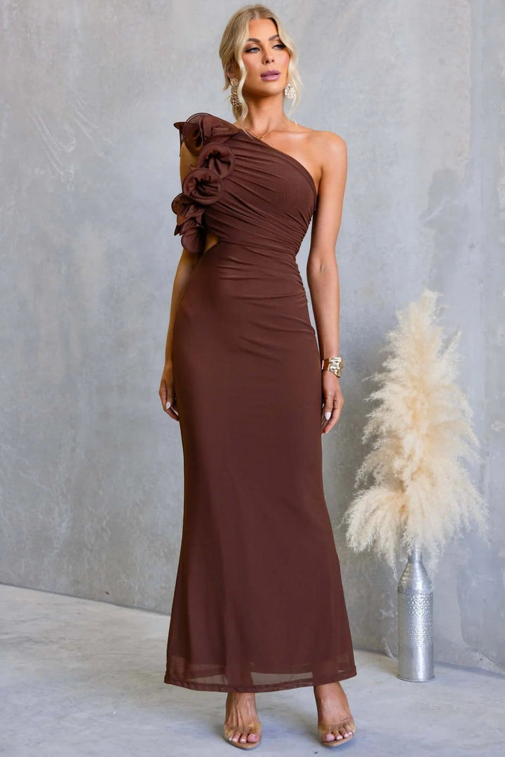 Elegant Wedding Guest Maxi Dress with Ruffle Shoulder
