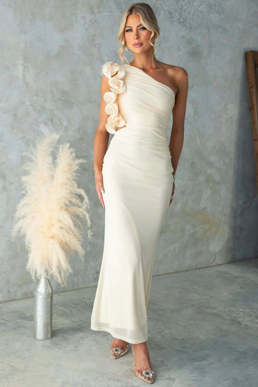 Elegant Wedding Guest Maxi Dress with Ruffle Shoulder