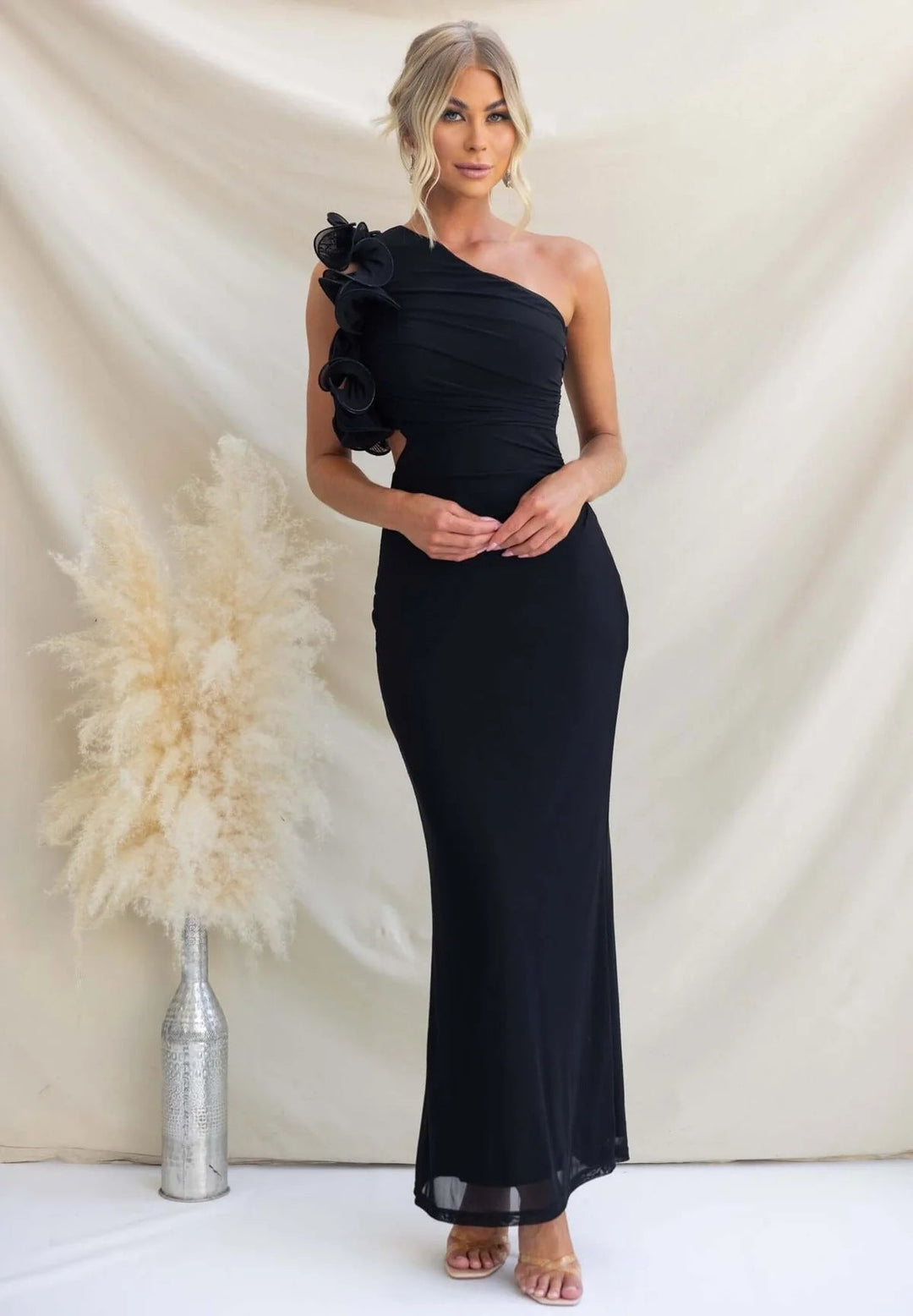 Elegant Wedding Guest Maxi Dress with Ruffle Shoulder